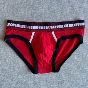 Modus Vivendi Men’s Red Briefs Medium